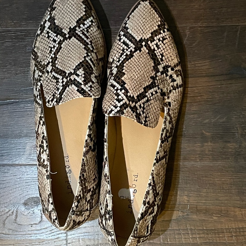 Indigo Rd. Women flats. 7M - Picture 1 of 4